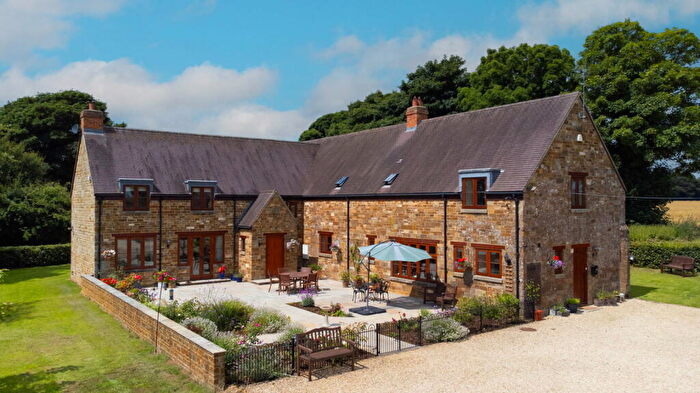 4 Bedroom Detached House For Sale In Challoner House, Warkworth, OX17