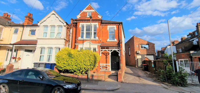 3 Bedroom Flat To Rent In Manor Pak Crescent, Edgware, HA8