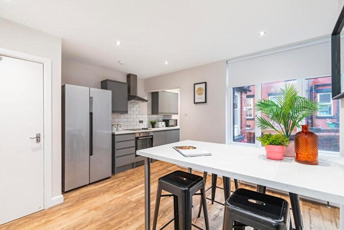 6 Bedroom House To Rent In Headingley Mount, Leeds, LS6