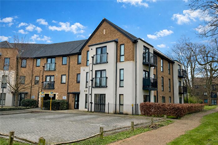 2 Bedroom Flat For Sale In Wills Crescent, West Malling, Kent, ME19
