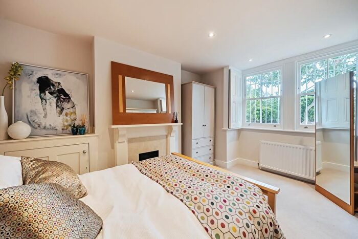 1 Bedroom Flat To Rent In Grosvenor Road, Richmond, TW10