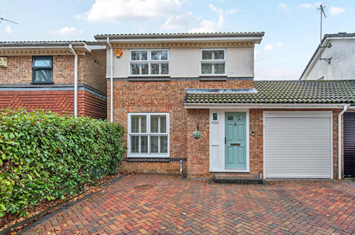 3 Bedroom Link Detached House For Sale In Penwood Gardens, Bracknell, Berkshire, RG12