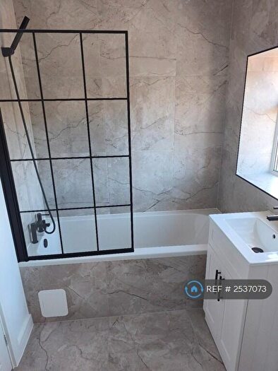 3 Bedroom Semi Detached House To Rent In Amersall Crescent, Doncaster, DN5