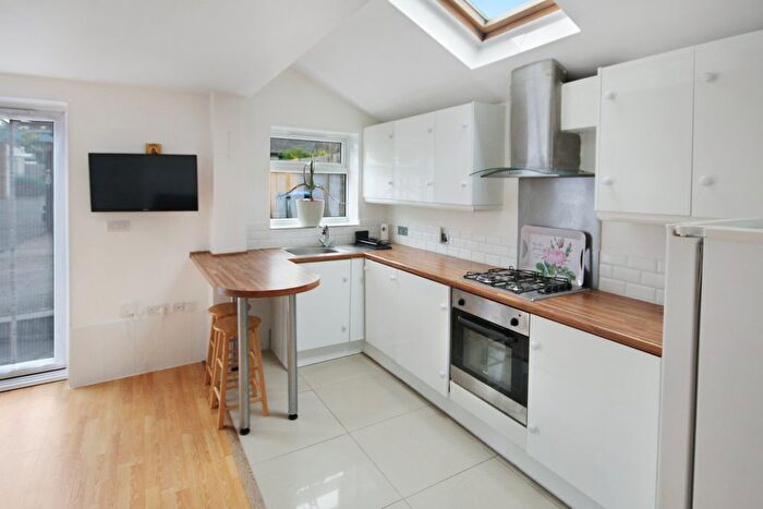 1 Bedroom Flat For Sale In St James Road, East Grinstead, RH19