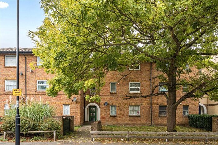 2 Bedroom Apartment For Sale In Westbourne Drive, London, SE23