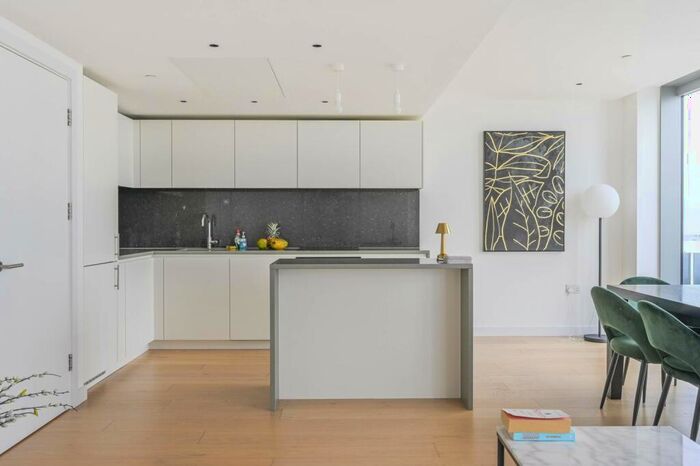 2 Bedroom Flat To Rent In Landmark Pinnacle, , Canary Wharf, London, E14