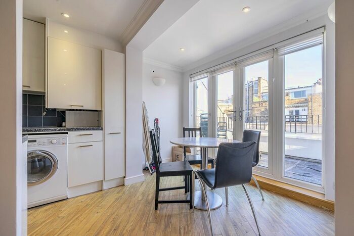 3 Bedroom Flat To Rent In Marloes Road, London, W8