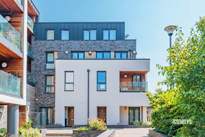 2 Bedroom Duplex To Rent In Dalston Lane, Hackney, London, E8