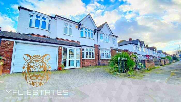 4 Bedroom Semi-Detached House To Rent In Crantock Road, London, SE6