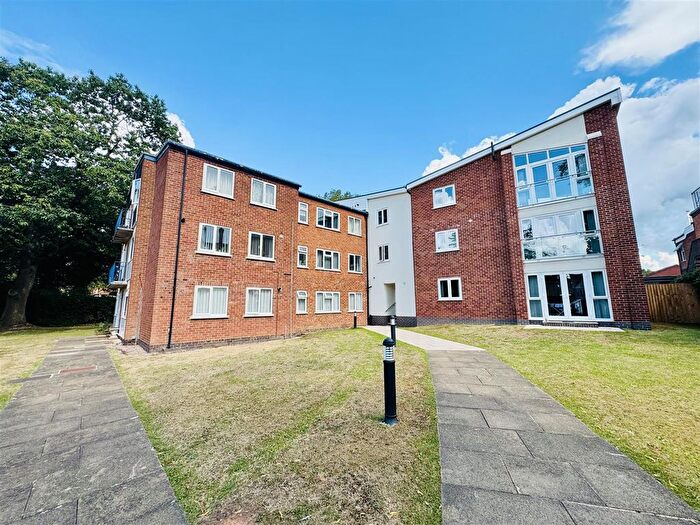 2 Bedroom Flat To Rent In Warwick Court, Solihull, B91