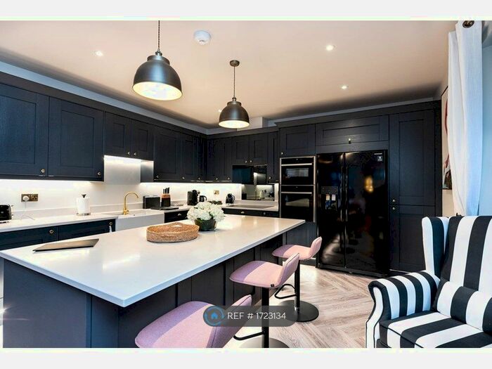 2 Bedroom Flat To Rent In Tapton Elms, Sheffield, S10