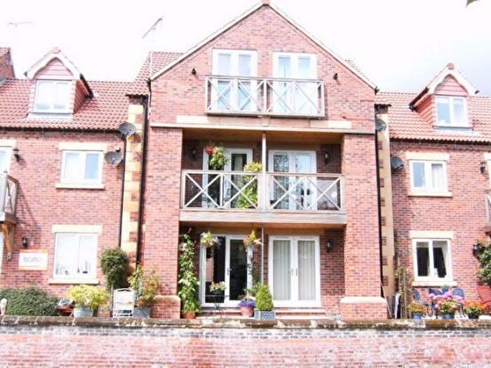 2 Bedroom Mews To Rent In Canalside Mews, Worksop, S80