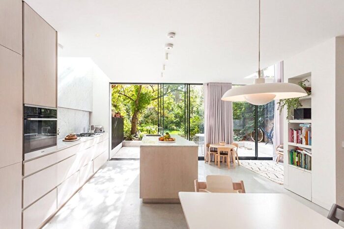 3 Bedroom Semi-Detached House To Rent In Ockendon Road, London, N1