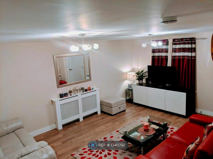 3 Bedroom Terraced House To Rent In Crown Corner, Didcot, OX11