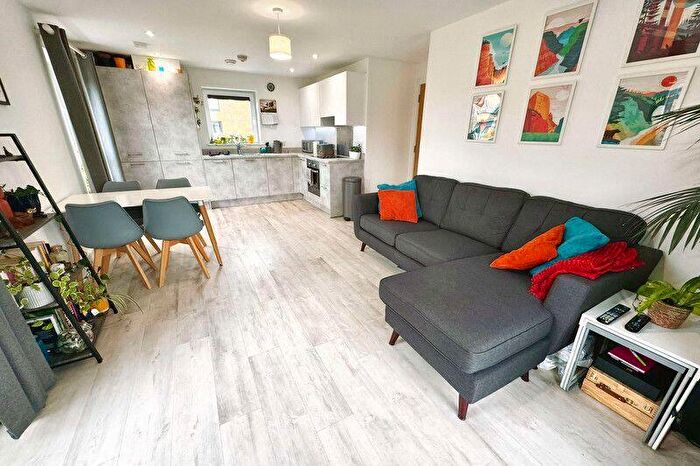 2 Bedroom Apartment For Sale In Albert Road North, Southampton, Hampshire, SO14