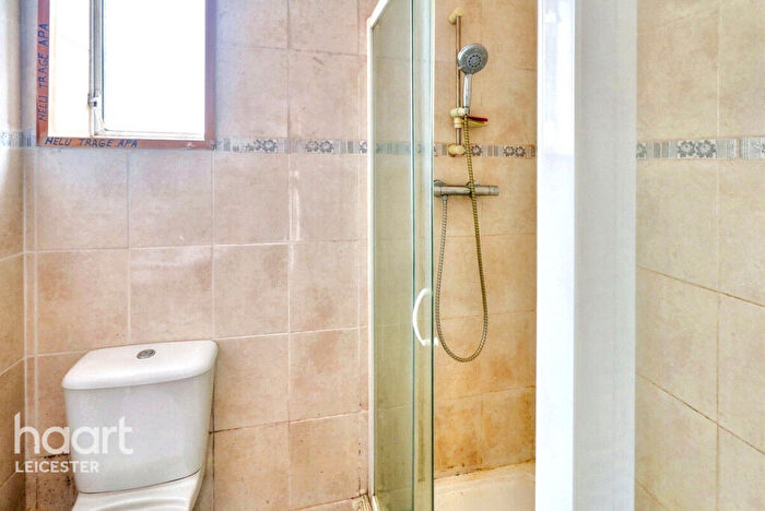 3 Bedroom End Of Terrace House For Sale In Iliffe Road, Leicester, LE4