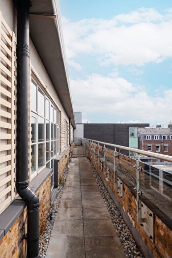 2 Bedroom Flat For Sale In Marshall Street, London, W1F