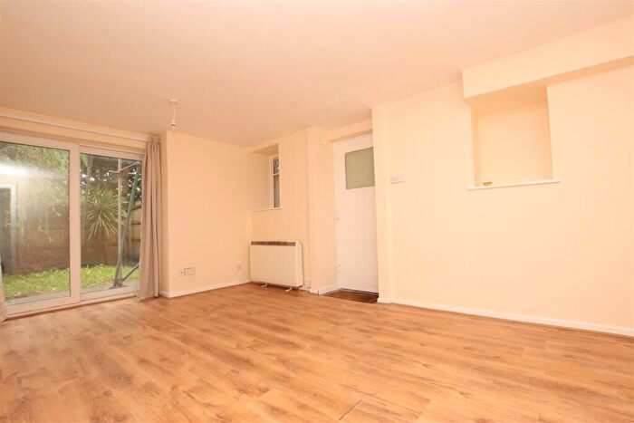 1 Bedroom Flat To Rent In Newbridge Road, Bath, BA1
