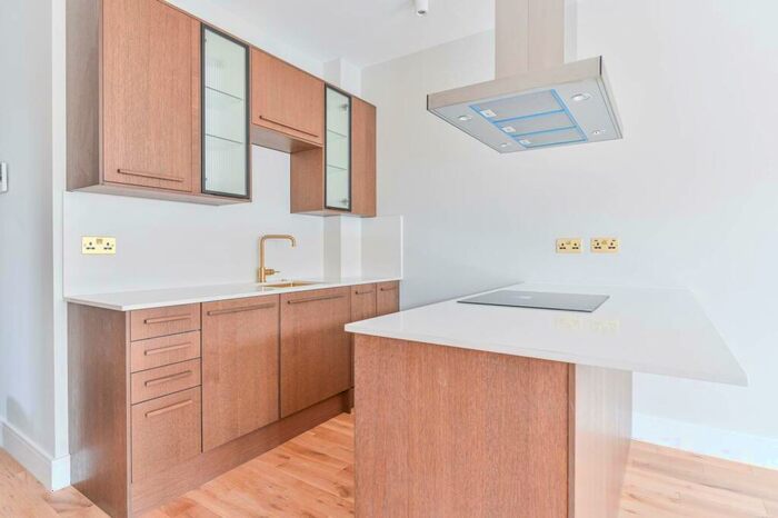 2 Bedroom Flat To Rent In Dalton Street, West Norwood, London, SE27