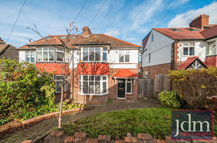 3 Bedroom Semi Detached House To Rent In Leamington Avenue, Bromley, BR1