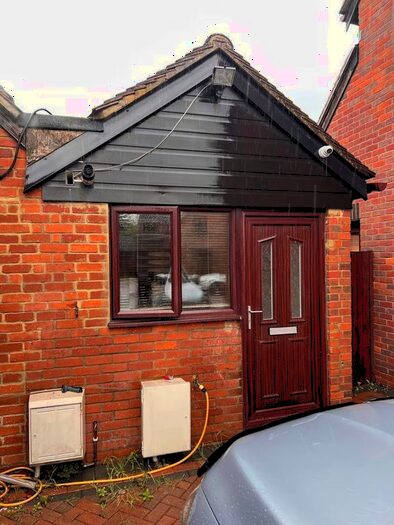 1 Bedroom Detached Bungalow To Rent In Campine Close, Cheshunt, EN8