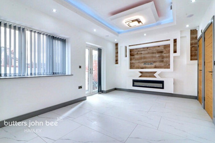 3 Bedroom Semi Detached House For Sale In Clive Street, Tunstall, Stoke-on-Trent, ST6