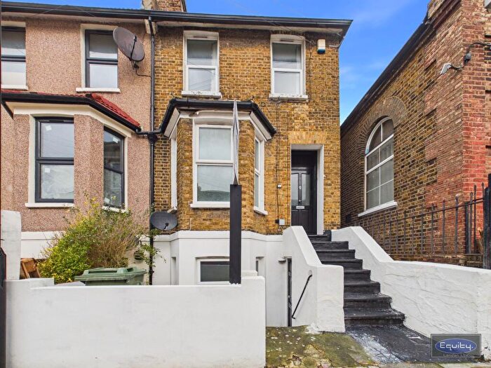 4 Bedroom End Of Terrace House To Rent In Waite Davies Road, London, SE12
