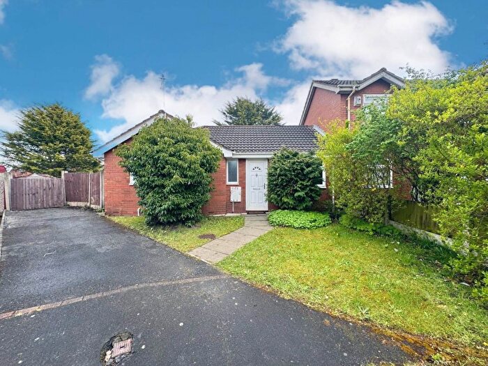 3 Bedroom Semi Detached Bungalow For Sale In Whittlewood Court, Northwood, L33