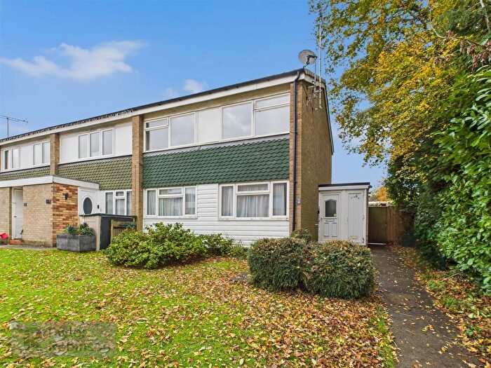 1 Bedroom Maisonette For Sale In Gossops Green, Crawley, RH11