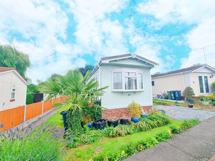 1 Bedroom Park Home For Sale In Crouch Park, Pooles Lane, Hullbridge, Hockley, SS5