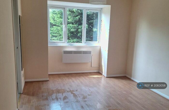 1 Bedroom Flat To Rent In Leaside Road, London, E5