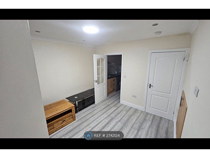 1 Bedroom Flat To Rent In Eton Road, Hayes, UB3