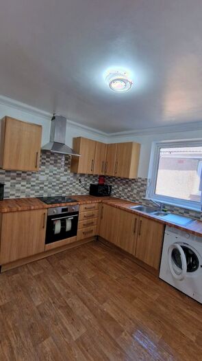 2 Bedroom Flat To Rent In Romford Road, London, E12