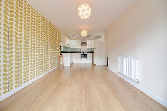 2 Bedroom Flat To Rent In Constables Way, Hertford, SG13