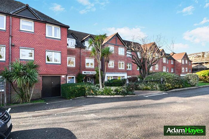 1 Bedroom Retirement Property For Sale In Farnham Close, Whetstone, N20