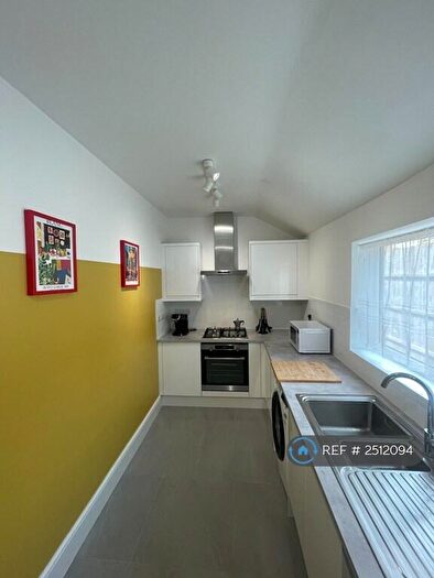 3 Bedroom Terraced House To Rent In Pyatt Street, Nottingham, NG2