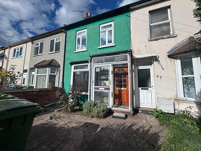 3 Bedroom Terraced House For Sale In Bicester Road, Aylesbury, HP19