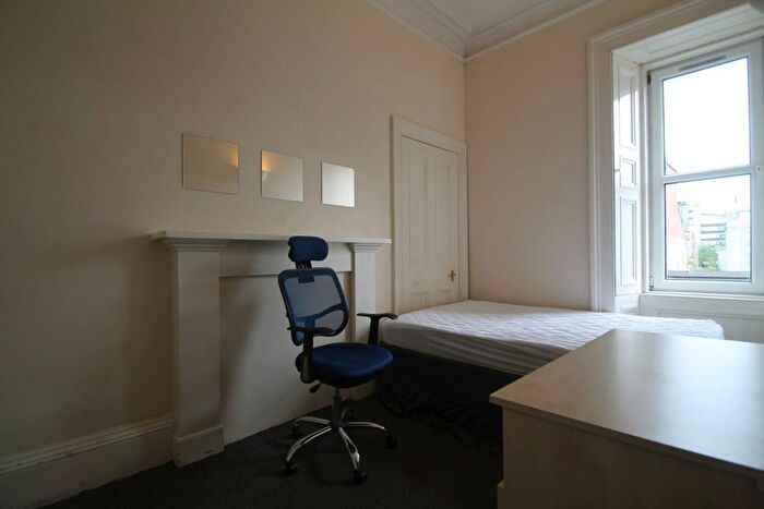 3 Bedroom Flat To Rent In Grove St, Edinburgh, EH3