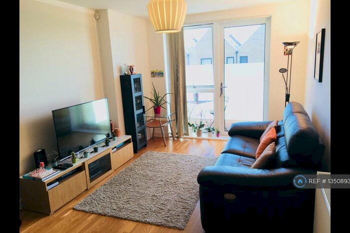 1 Bedroom Flat To Rent In Bathurst Square, London, N15