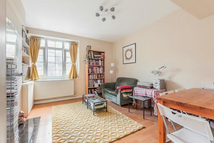 2 Bedroom Flat To Rent In Purbrook Estate, Tower Bridge Road, London, SE1