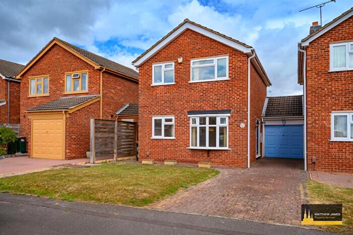 3 Bedroom Link Detached House For Sale In Norman Avenue, Walsgrave, Coventry * Vacant & No Chain *, CV2