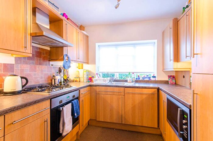 2 Bedroom Flat To Rent In Ossulton Way, East Finchley, London, N2