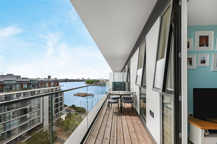 2 Bedroom Flat For Sale In Wyndham Apartments, River Gardens Walk Greenwich, SE10