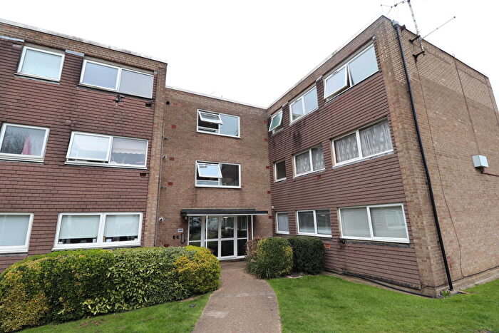 2 Bedroom Apartment To Rent In Wingrave Court - West Brentwood, CM14
