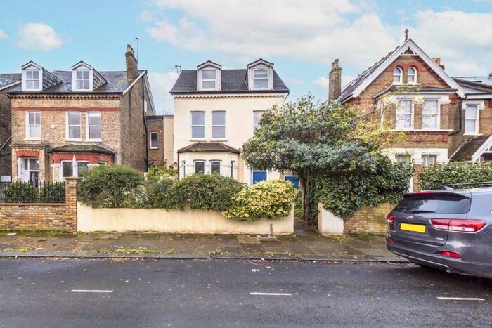 2 Bedroom Flat To Rent In Grosvenor Road, London, W4
