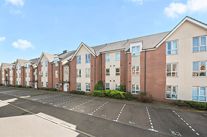 2 Bedroom Apartment For Sale In Addlestone, Surrey, KT15