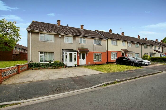 3 Bedroom End Of Terrace House For Sale In Blakeney Road, Patchway, Bristol, BS34