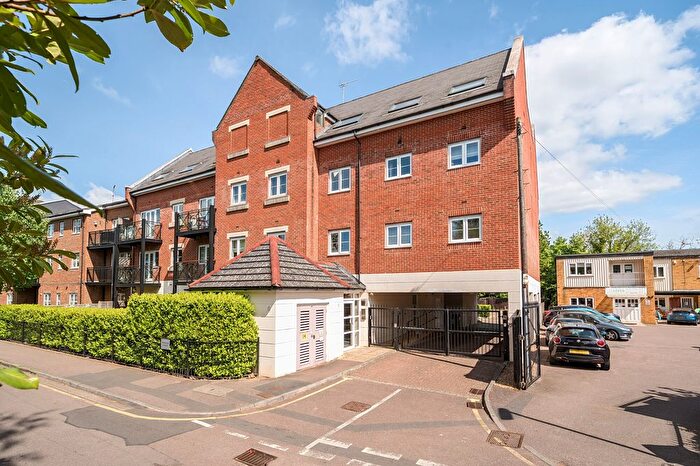 2 Bedroom Flat For Sale In Wharf Lane, Rickmansworth, WD3