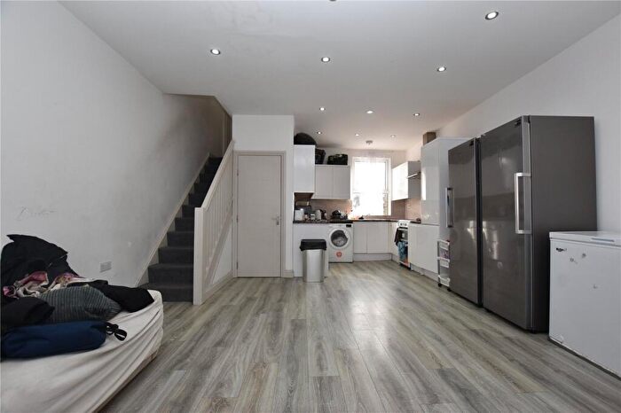 3 Bedroom Apartment To Rent In Whitehorse Lane, London, SE25