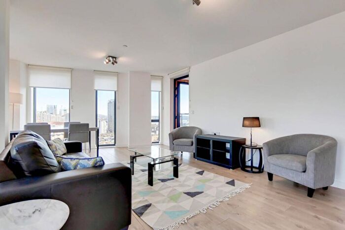3 Bedroom Flat For Sale In Williamsburg Plaza, Docklands, London, E14